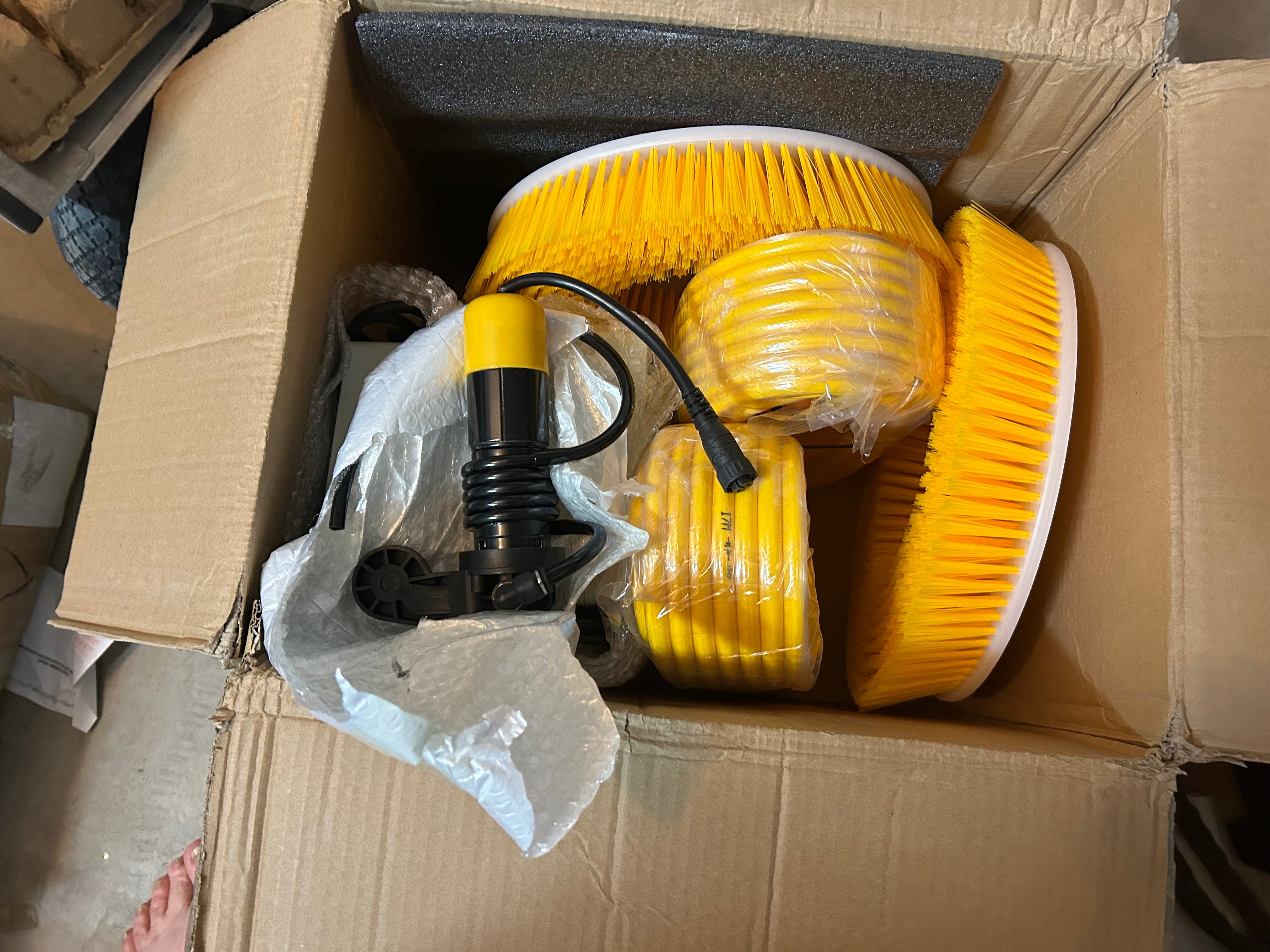 SimSolar Dual-Powered Solar Brush